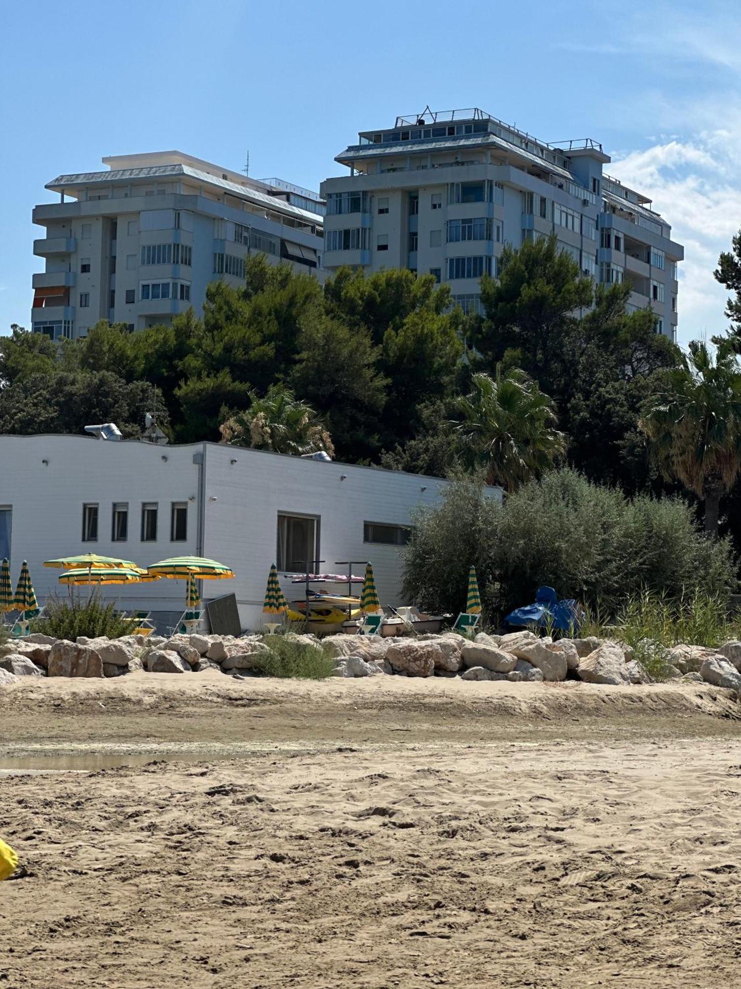 Lortica Apartment Pescara Bagian luar foto